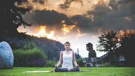 Yoga ve Meditasyon: Zihinsel ve Fiziksel Sağlığı Geliştirmenin Yolları ve Faydaları